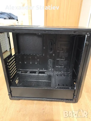 Компютърна кутия Phanteks Eclipse P400 + 3 вентилатора Corsair LL120 RGB c контролери, снимка 8 - Захранвания и кутии - 55779528
