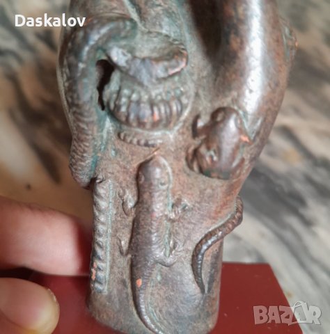 Продавам статуетка ръка с шишарка и животни, снимка 8 - Статуетки - 41346907