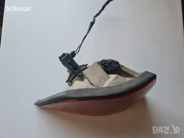 Мигач BMW E 36 coupe десен, снимка 2 - Части - 48403730