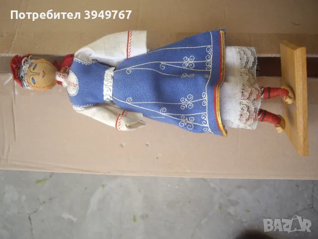 Стара  декоративна кукла.