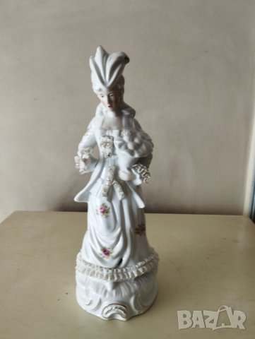 порцелнова статуетка