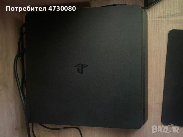 Ps4 slim 1tb с две игри два джойстика и докинг станция