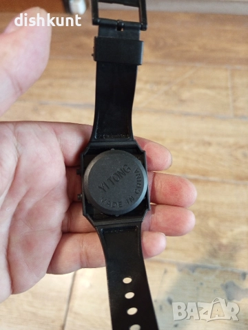 Стар китайски часовник"Yitong" (1991г), снимка 4 - Антикварни и старинни предмети - 51472096