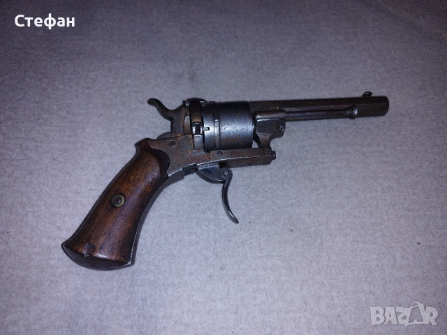 Стар оригинален револвер.