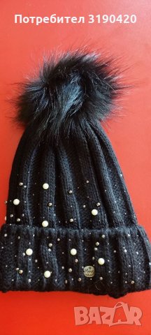 Дамски зимна шапка, снимка 1 - Шапки - 34623752