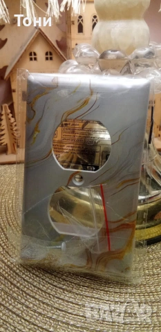 Декоративна конзола за контакт