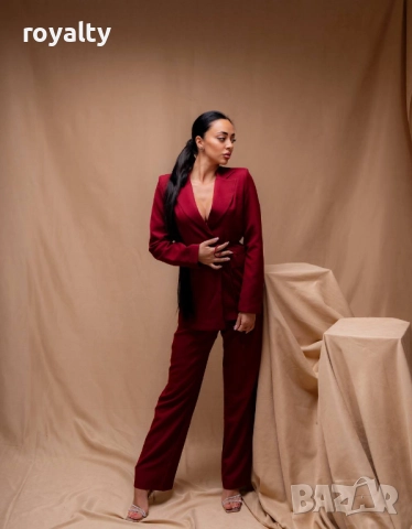 Червен Дамски Костюм 