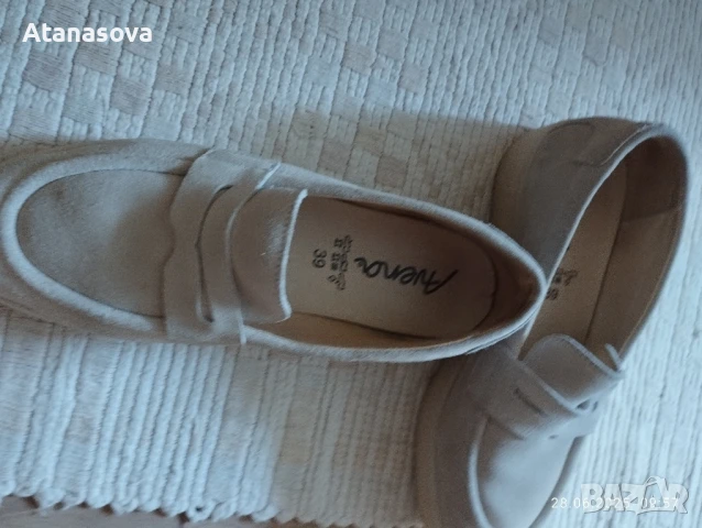 Продавам обувки Avena от естествен велур 39 номер