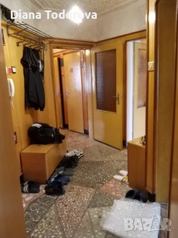 продавам дървена ламперия от коридор,врати,вграден голям масивен шкаф, снимка 5 - Шкафове - 47405941