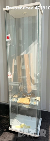 мострена стъклена витрина