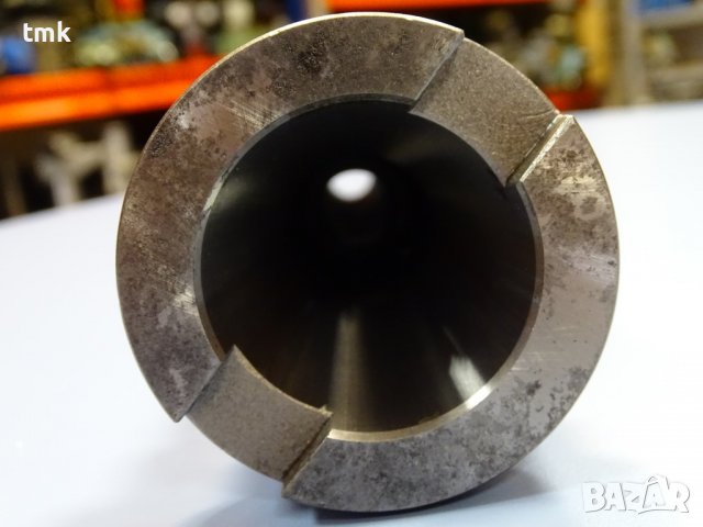 Вертикален шпиндел за фреза L-315 стандарт ISO 40, снимка 12 - Резервни части за машини - 39040506