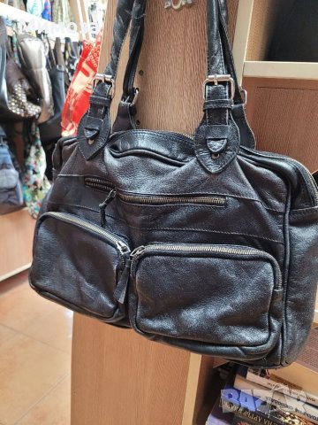 BON' A PARTE естествена кожа, черна чанта  с много джобчета, снимка 3 - Чанти - 41042803