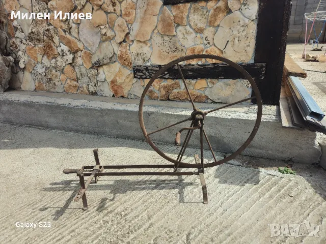 Старинен метален чекрък, снимка 1