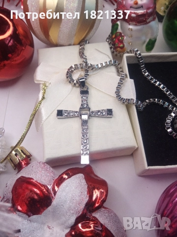 Кръст, снимка 3 - Колиета, медальони, синджири - 52674356