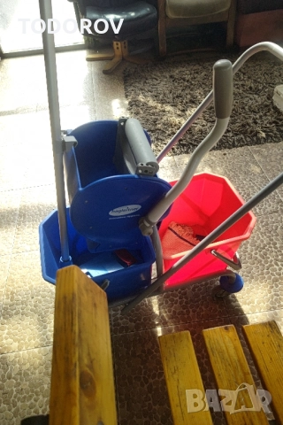 продавам количка за почистване Hagleitner , снимка 4 - Мопове, кофи, четки и метли - 52140553