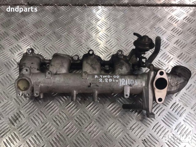 Всмукателни колектори Nissan Almera Tino,2.2Di,2000г.