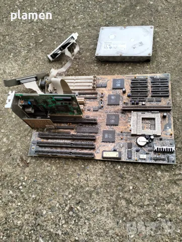 Стара дънна платка с хард диск