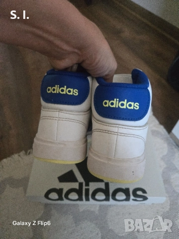 Оригинални маратонки Adidas 35н., снимка 3 - Детски маратонки - 51875496