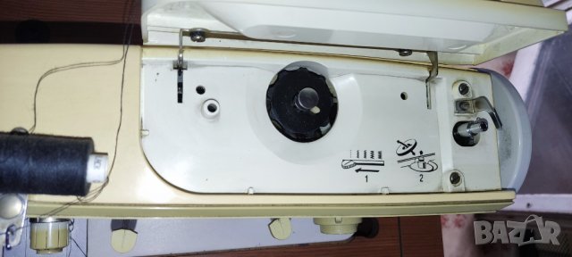 Работеща ел. шевна машина "Singer 1301" (педал+маса+шкафче+аксесоари), снимка 8 - Шевни машини - 44261776