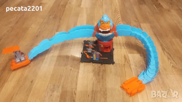 Продавам - писта Hor Wheels "Горила"