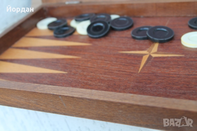 Стара кутия за ''Шах и Табла'', снимка 17 - Други ценни предмети - 51824994