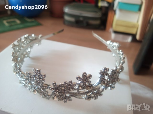 Сватбена диадема , снимка 2 - Сватбени аксесоари - 42537114