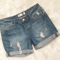 Дамски къси дънки с накъсан ефект Л/ХЛ размер , снимка 1 - Къси панталони и бермуди - 41327917