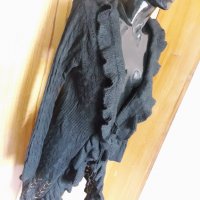 Дълга черна жилетка плетиво с къдри С/М, снимка 3 - Жилетки - 34078278