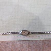 Часовник "Luch" дамски с верижка съветски, снимка 2 - Дамски - 34582479