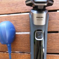 Безжична електрическа самобръсначка за мокро и сухо бръснене Philips Series 5000, снимка 3 - Електрически самобръсначки - 41667398