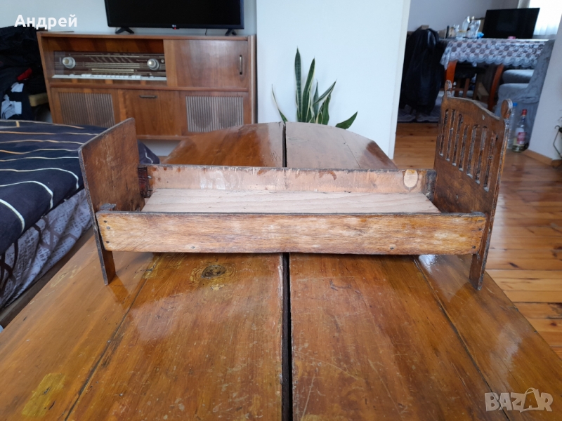 Старо креватче за кукли, снимка 1