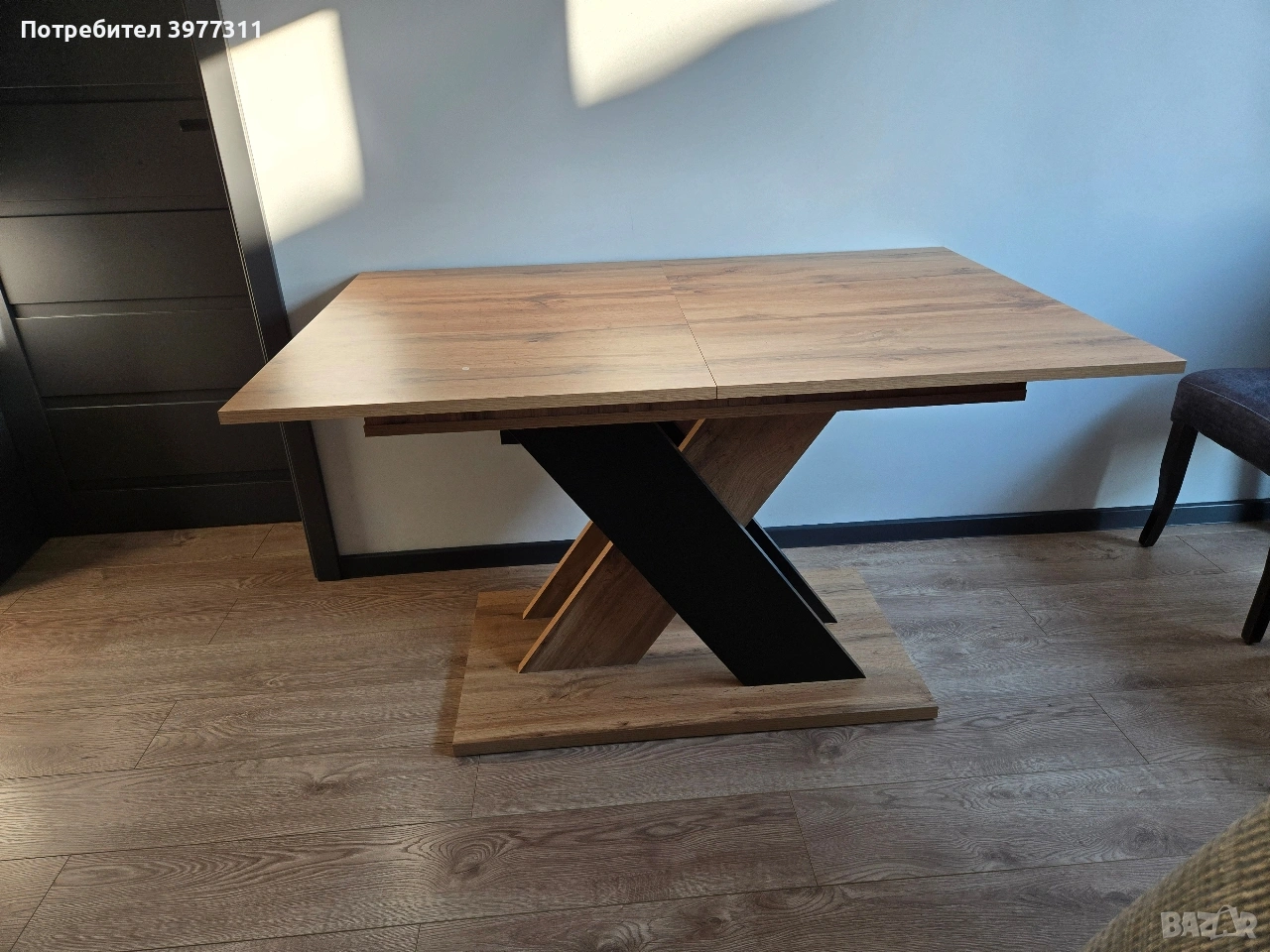 Трапезна маса. В дървесен цвят и черни детайли., снимка 1