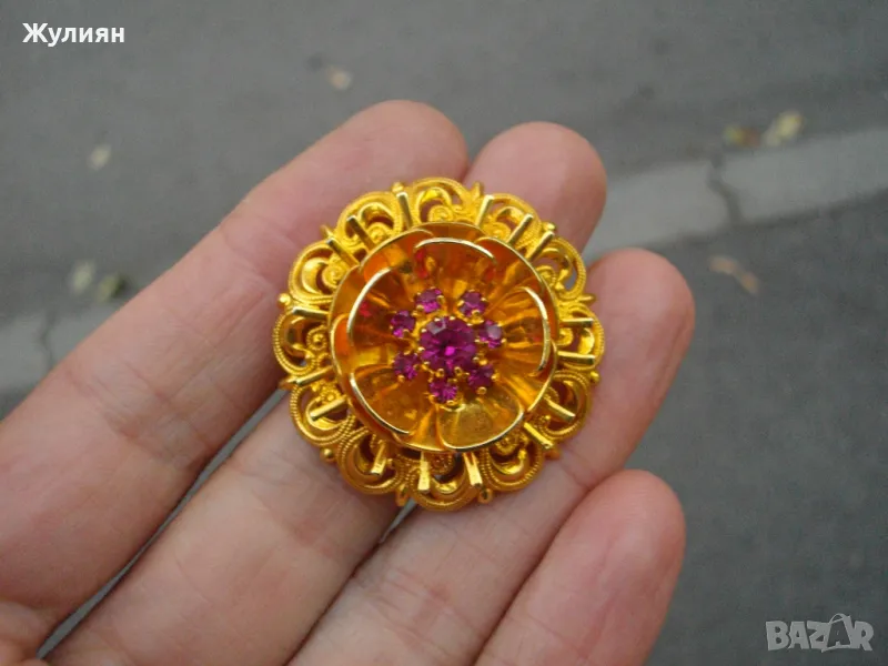 СТАРА ПОЗЛАТЕНА БРОШКА , снимка 1