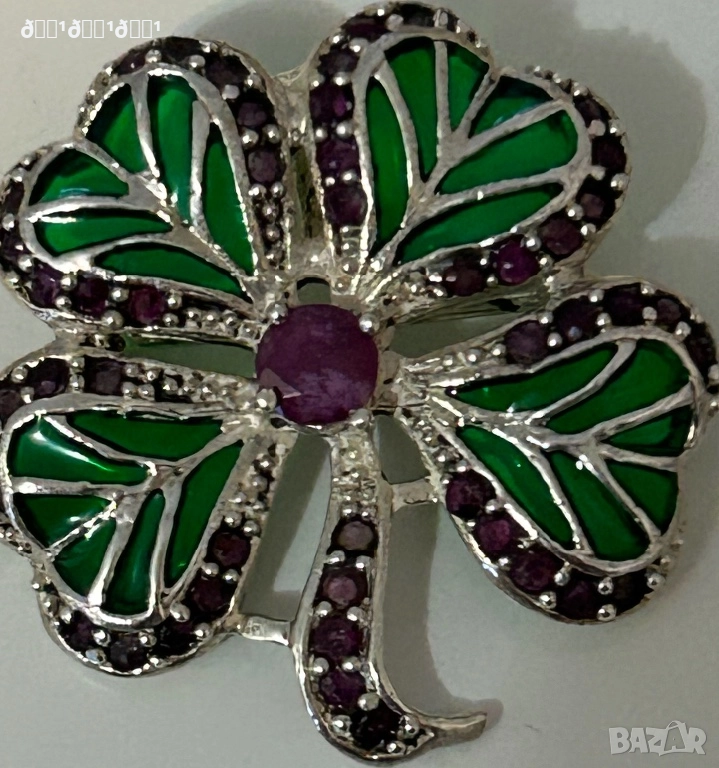 Невероятно красиво бижу! Сребърен медальон/ брошка детелина с емайл и естествени рубини , снимка 1