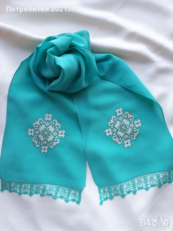 Ръчно бродиран копринен шал с автентичен български мотив и дантела , снимка 1