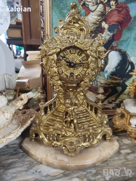 Стар месингов каминен часовник механичен. Механизмът е немски, навива се с ключе, което се поставя в, снимка 1