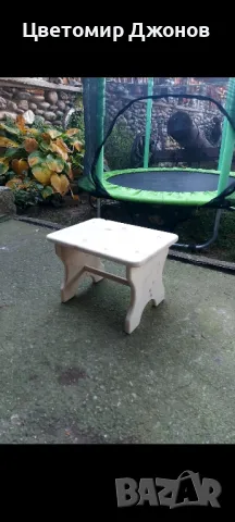 Дървено столче