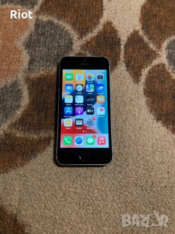 Продавам iPhone SE 2016г
