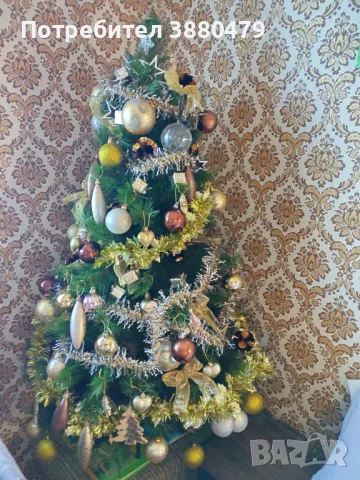 изкуствена елха с декорация