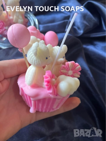 Свещ „Мечета с балони“ – в розова капкейк основа, снимка 6 - Декорация за дома - 51782795