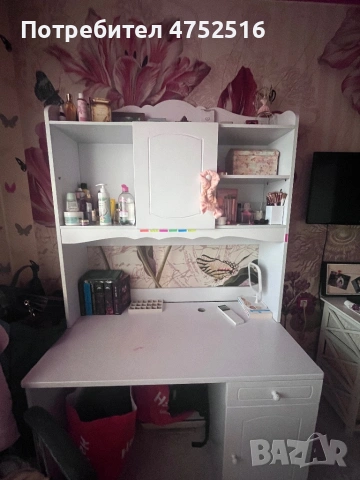 Чисто ново запазено детско обзавеждане: Легло+матрак, Гардероб и бюро, снимка 3 - Гардероби - 53673527