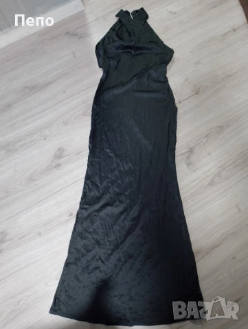 Сатенена рокля