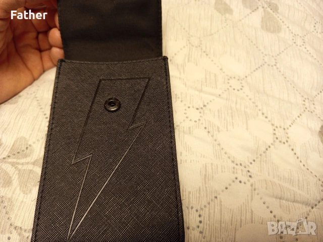 Чантичка за телефон - Bad Boy на Carolina Herrera, снимка 4 - Калъфи, кейсове - 53065976