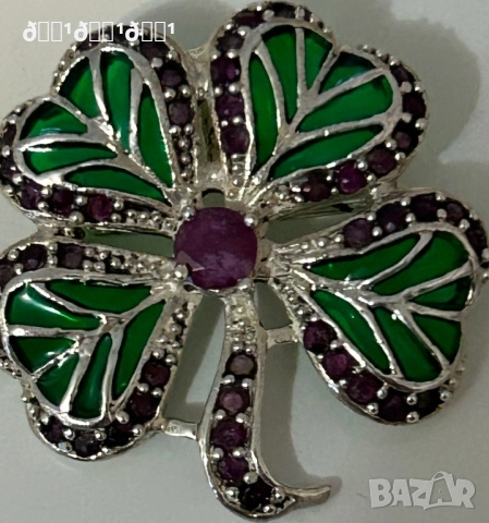 Невероятно красиво бижу! Сребърен медальон/ брошка детелина с емайл и естествени рубини 