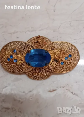 Старинна брошка