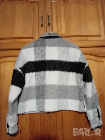 Късо дамско палто, снимка 2 - Палта, манта - 53803429