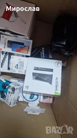 кашон с електроника от Amazon