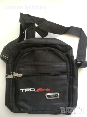 Продавам 2 нови мъжки малки чантички за рамо по €30 всяка., снимка 2 - Чанти - 50421348