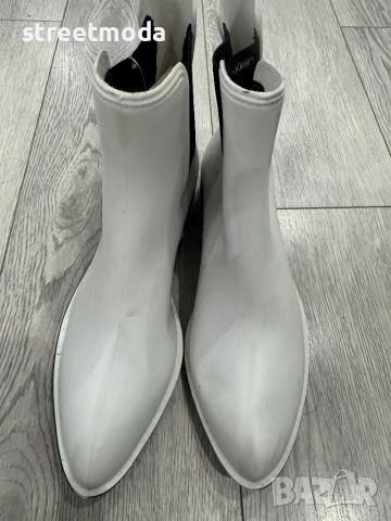 Calvin Klein гумени боти, снимка 4 - Дамски боти - 51970242