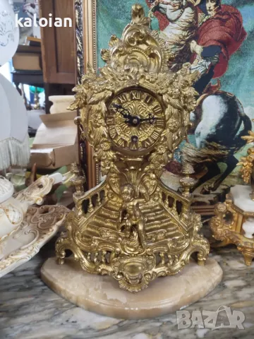 Стар месингов каминен часовник механичен. Механизмът е немски, навива се с ключе, което се поставя в, снимка 1